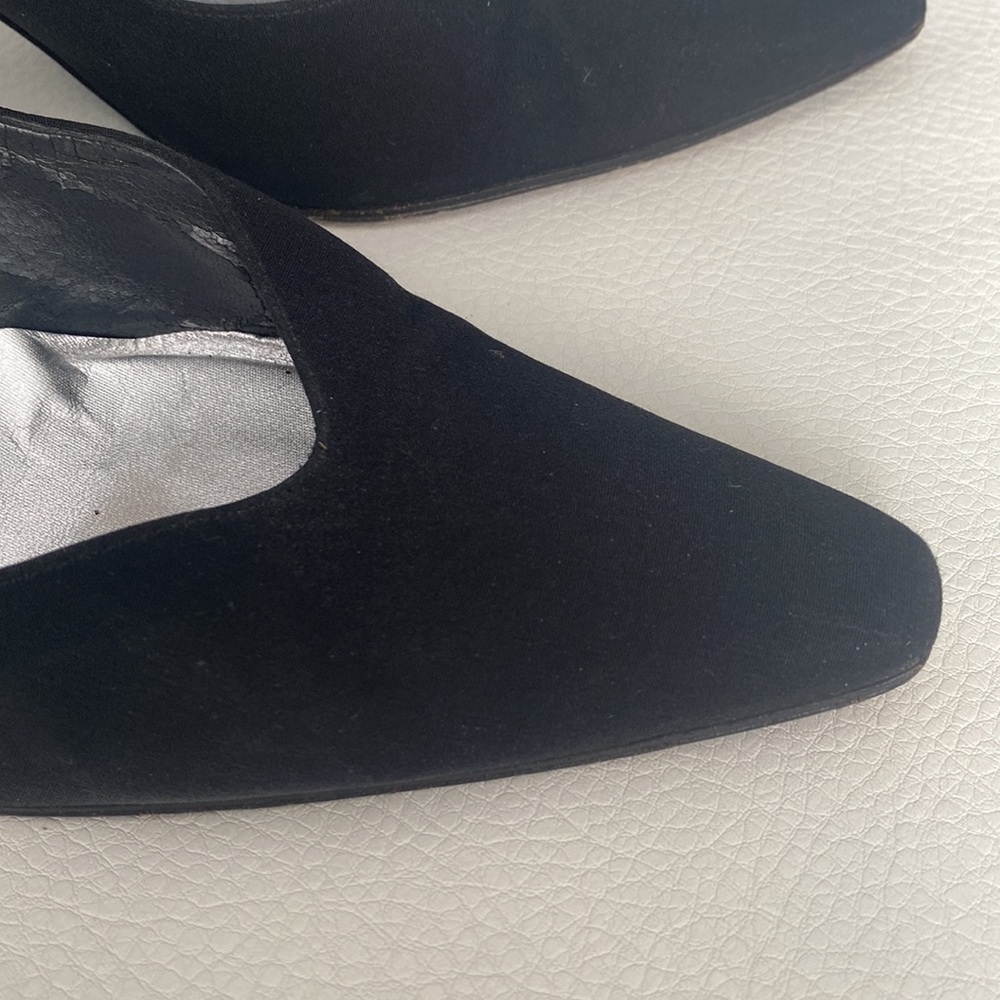 Stuart Weitzman closed toe pump - Picture 7 of 7